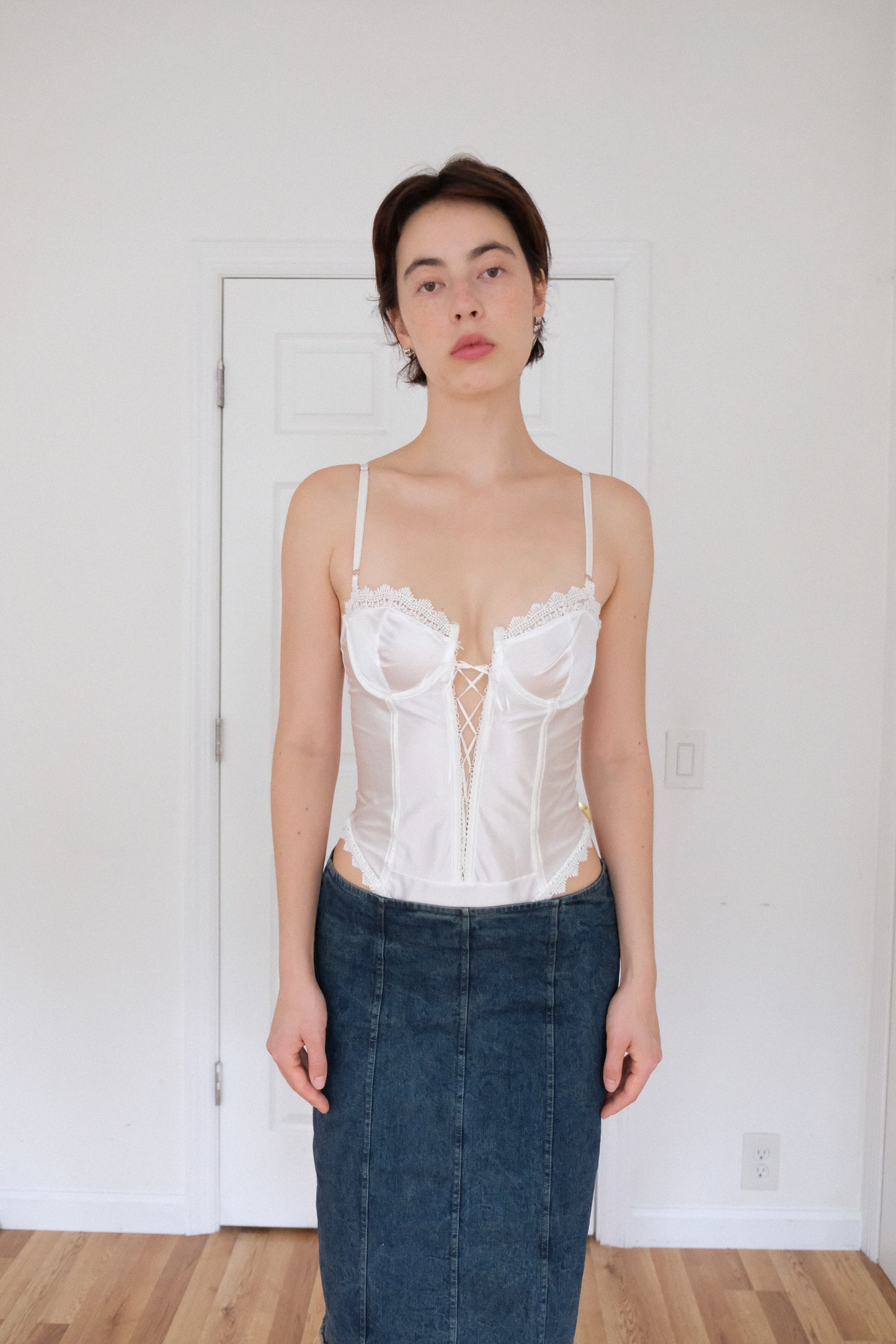 VINTAGE | LACE UP BODYSUIT